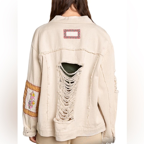 21. Women’s Natural Multi Patchwork Distressed Denim Jacket NWT - Picture 3 of 3